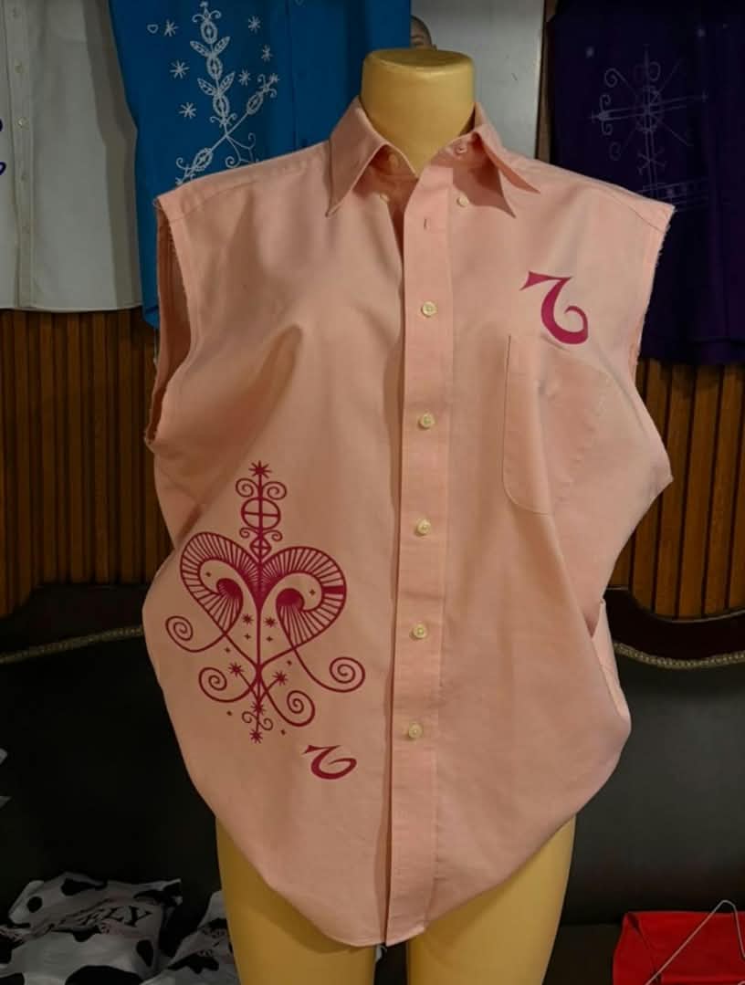 Chemise rose sans manches, veve Erzulie